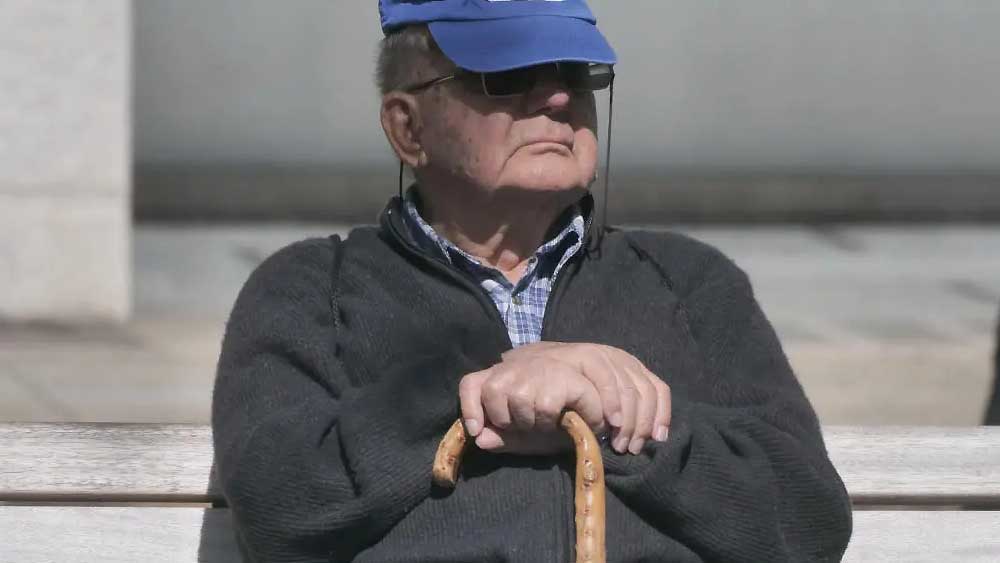 Pensioni, et&agrave; che sale e riforme rinviate