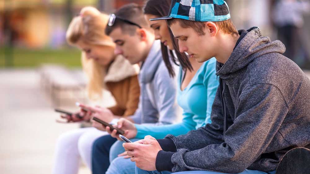 Informazione in Italia, la rete supera la tv ma la fiducia resta ai media tradizionali