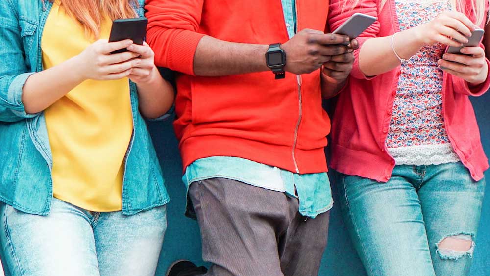 Social e adolescenti, quando due ore al giorno possono pesare sul benessere  mentale