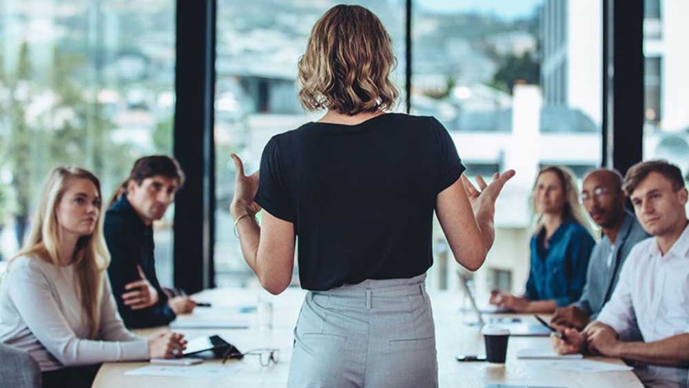 Donne ai vertici delle quotate, il Rapporto Consob segnala un passo indietro