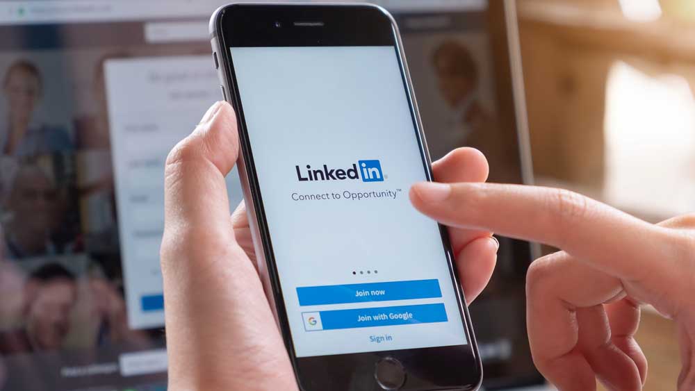 LinkedIn contro i contenuti artificiali, la sfida alla nuova ondata di AI slop